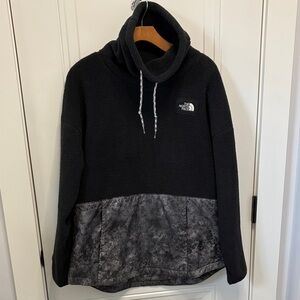 The North Face Women’s fleece funel neck pullover jacket in Black and Gray
